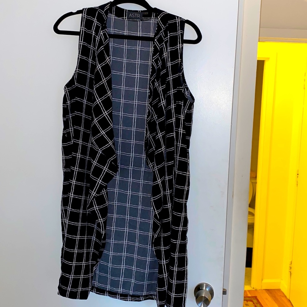 ASTR size medium open flutter vest